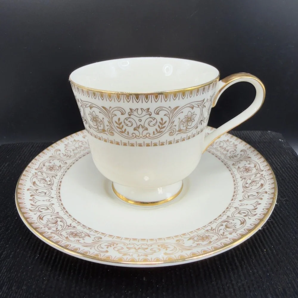 Royal Castle Goldaccent Ivory China Tea Cup and Saucer Set Gold Trim‎ Japan VTG